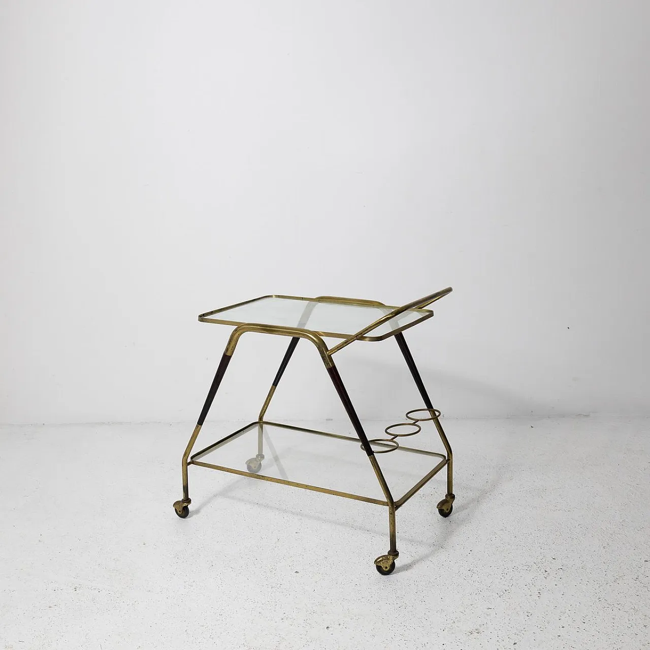 Bar trolley in brass and glass, 50s 6