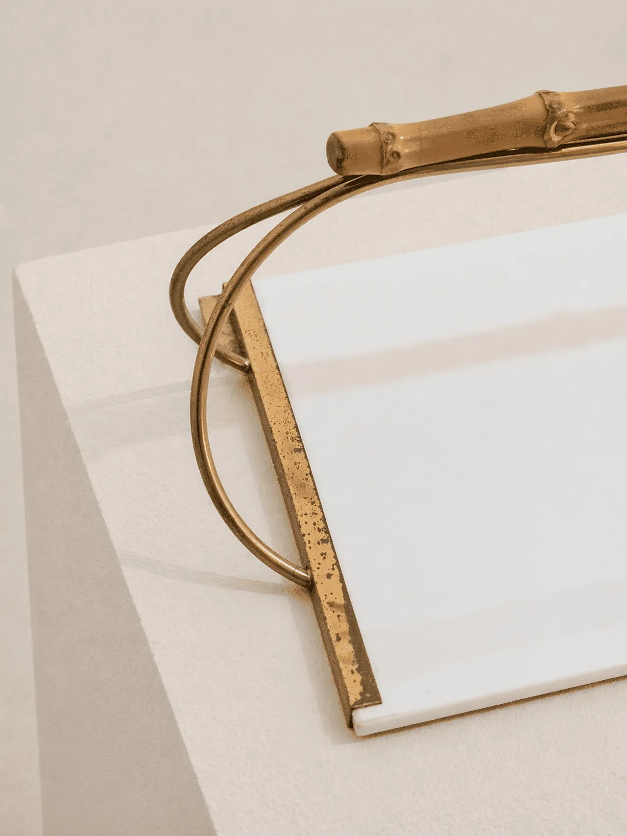 Vassoio Gucci style in ottone, ceramica e bamboo, anni ’60 2