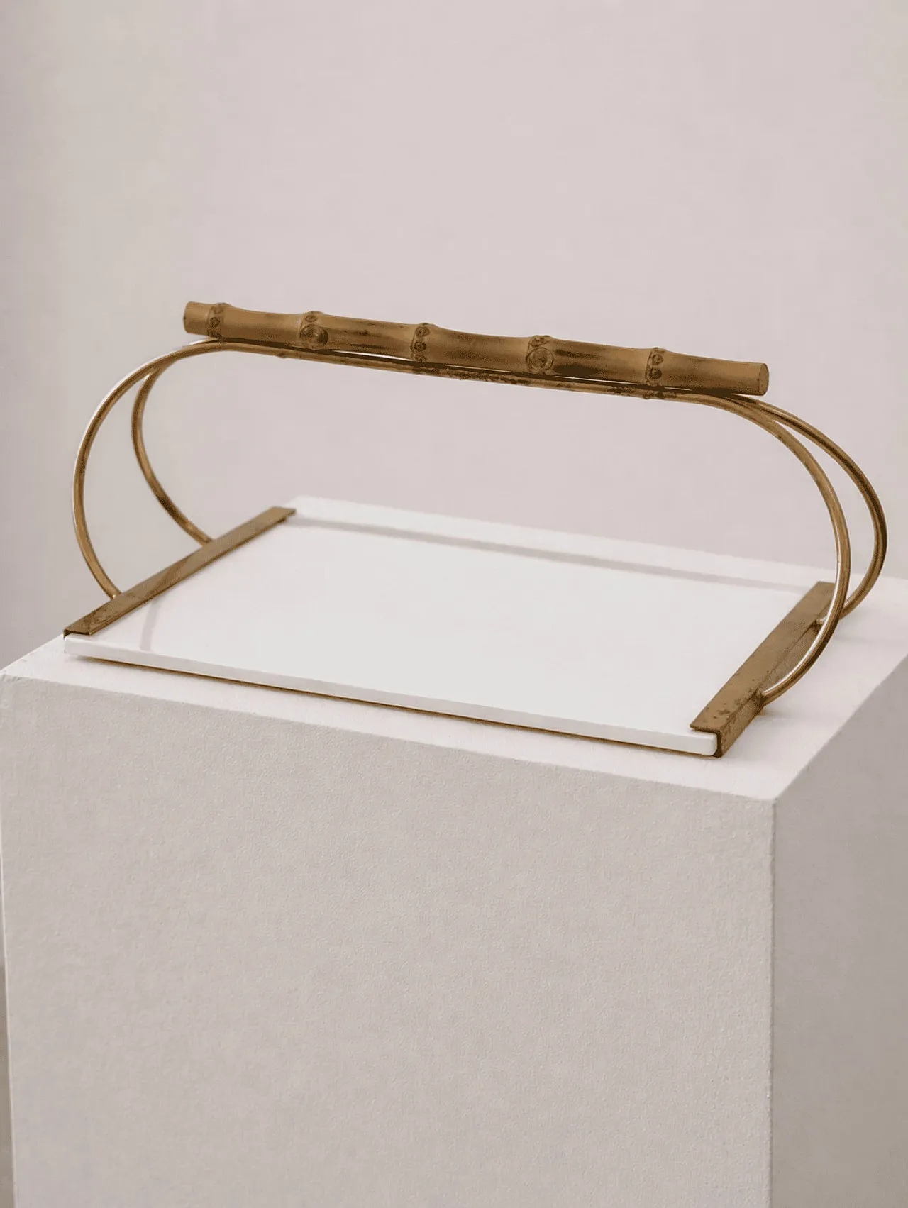 Vassoio Gucci style in ottone, ceramica e bamboo, anni ’60 4