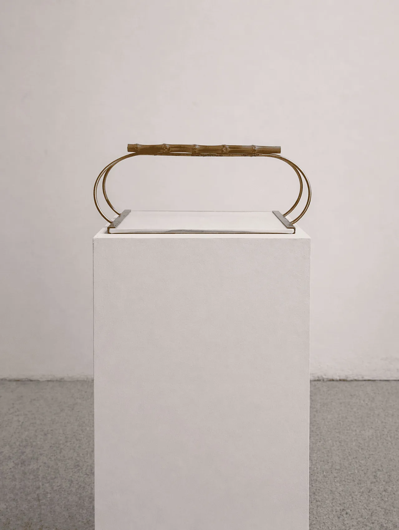 Vassoio Gucci style in ottone, ceramica e bamboo, anni ’60 5