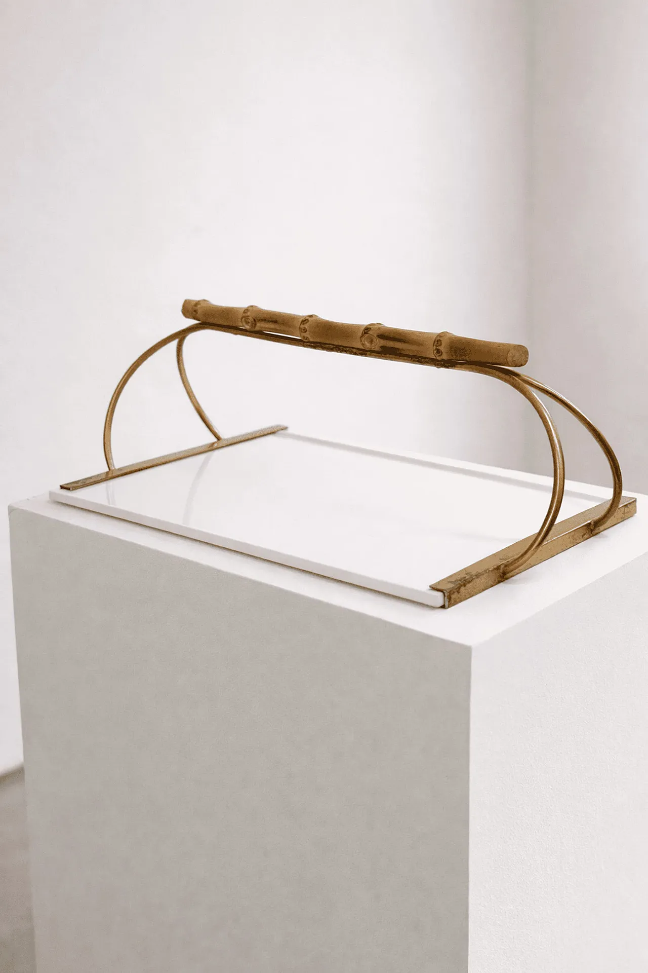 Vassoio Gucci style in ottone, ceramica e bamboo, anni ’60 7