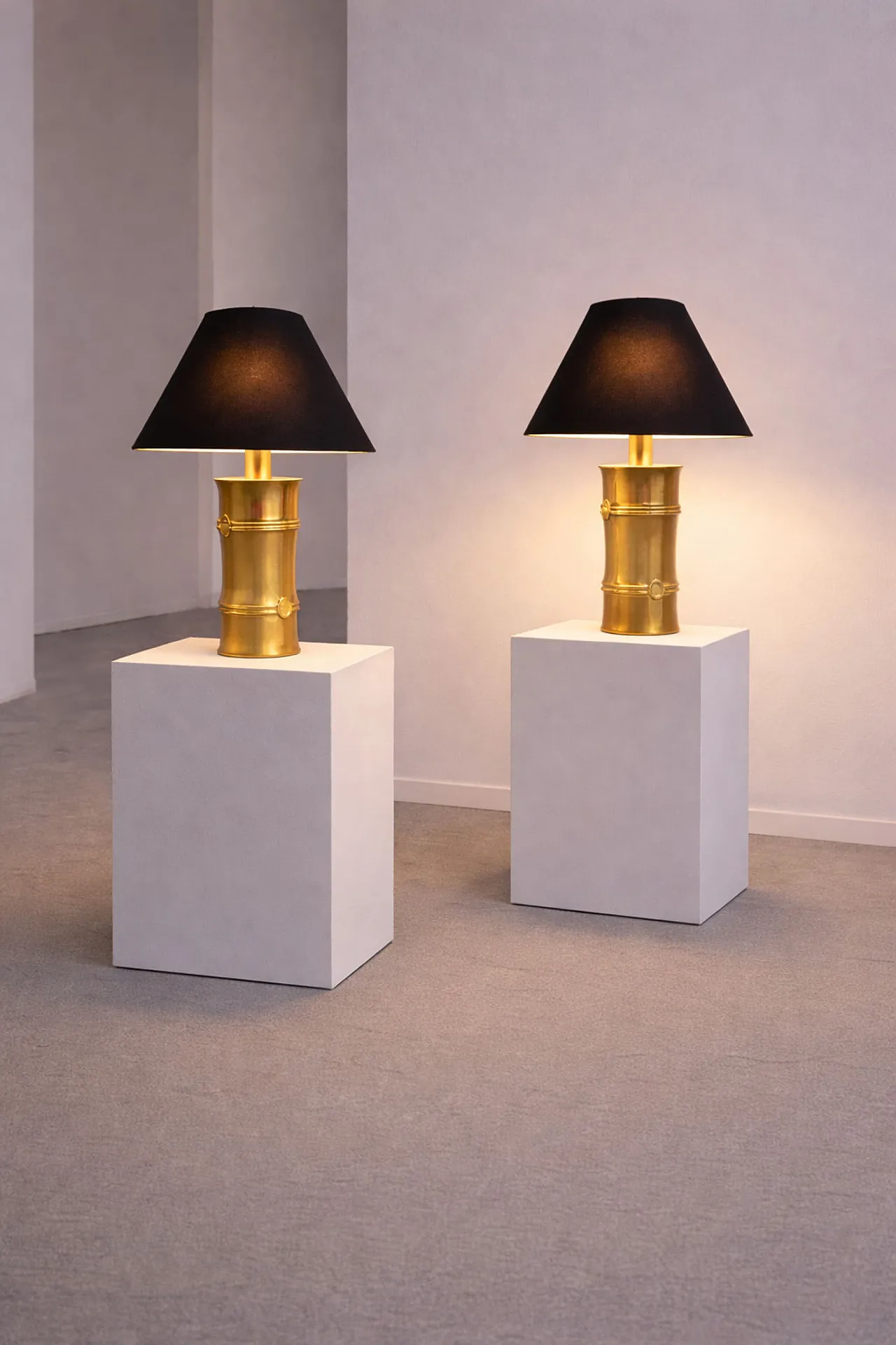 Coppia di lampade in ottone bamboo attribuite a Maison Jansen, anni 70 2