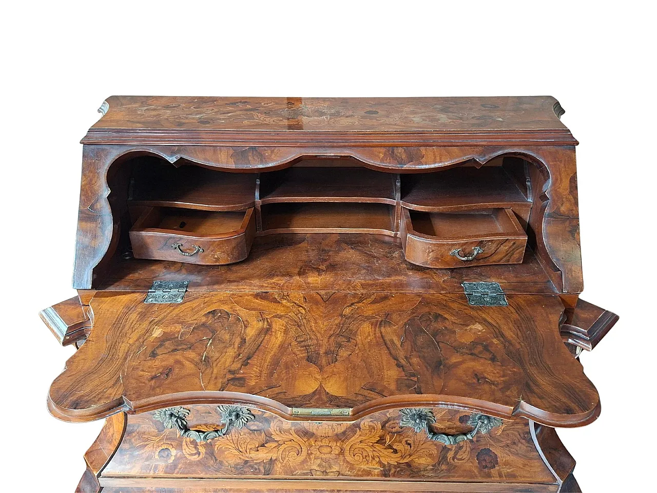 Ribalta and pair of inlaid bedside tables, 18th century 12