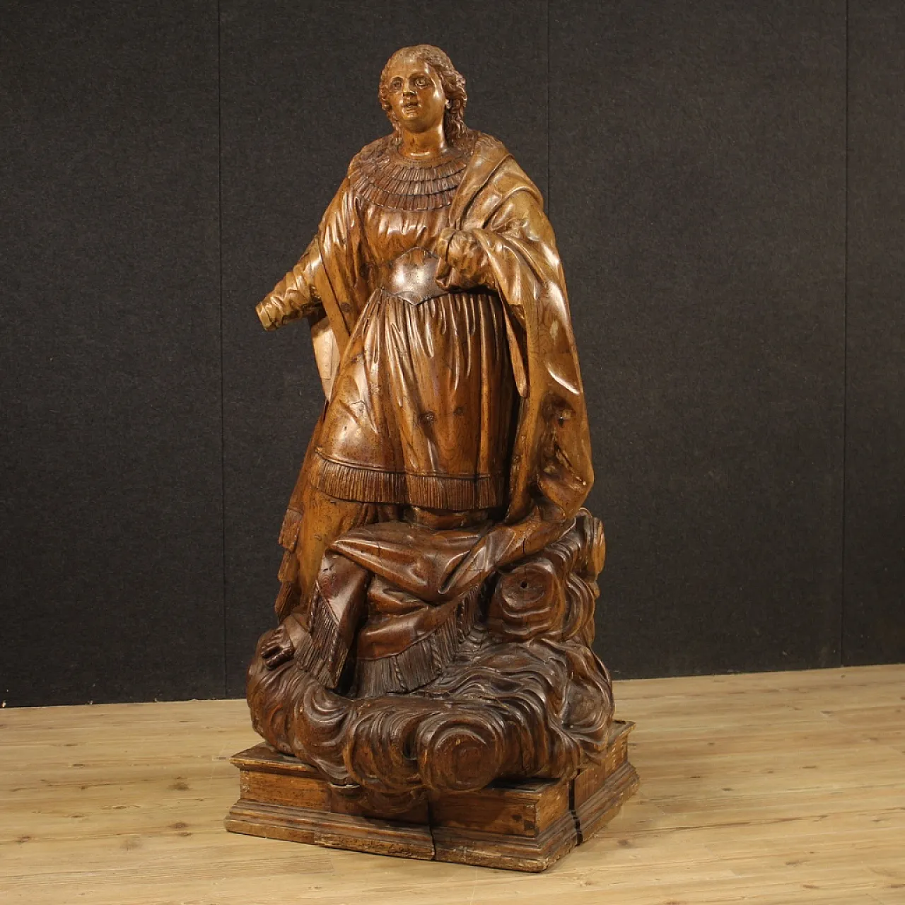 German devotional sculpture in carved wood, 18th century 1