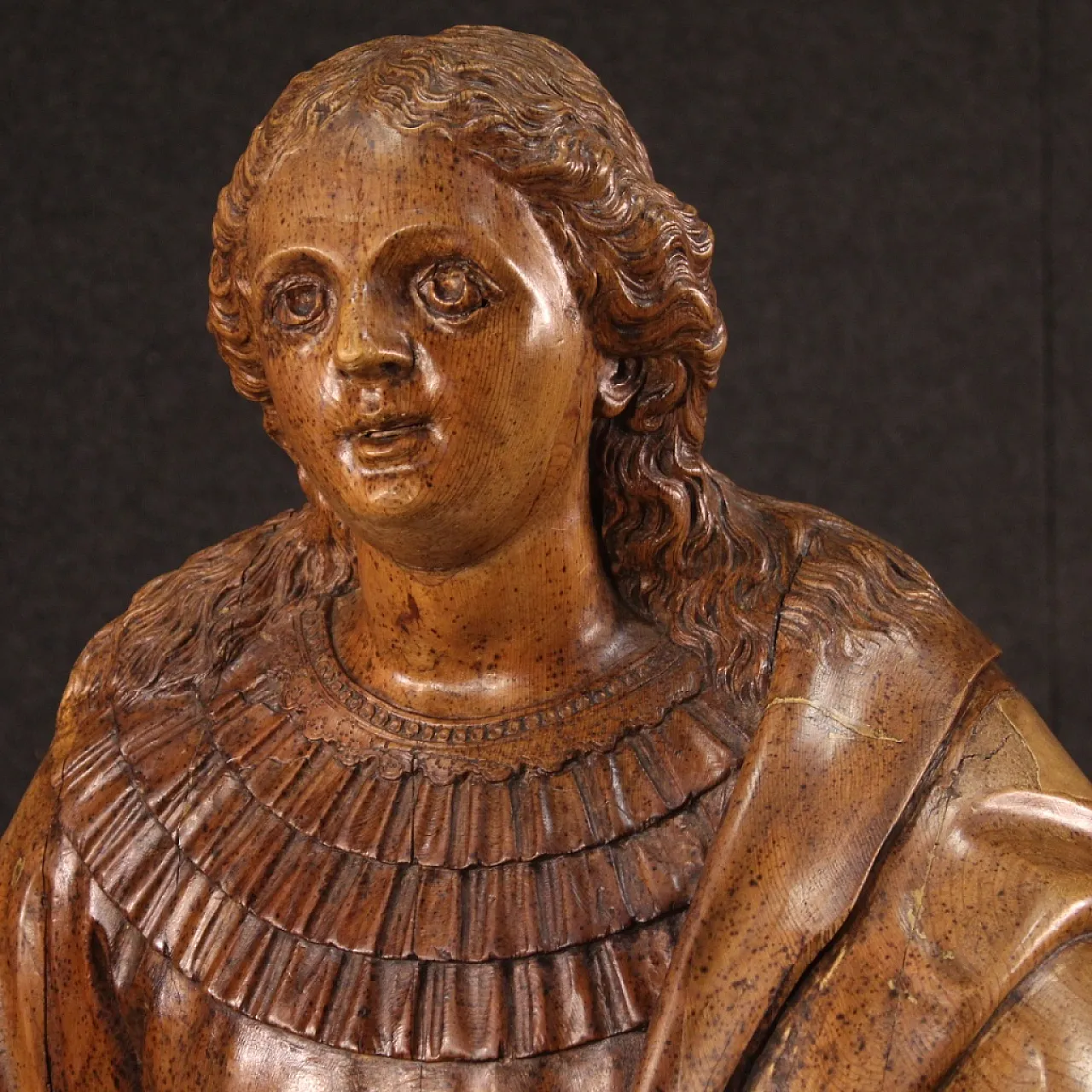German devotional sculpture in carved wood, 18th century 2