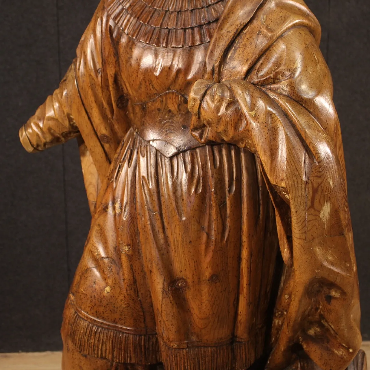 German devotional sculpture in carved wood, 18th century 3