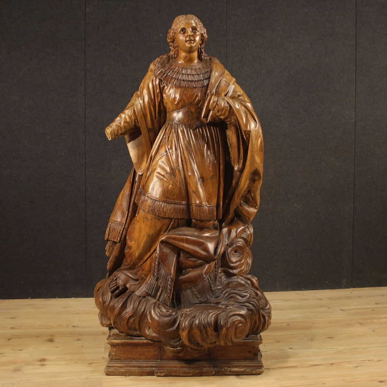 German devotional sculpture in carved wood, 18th century 10
