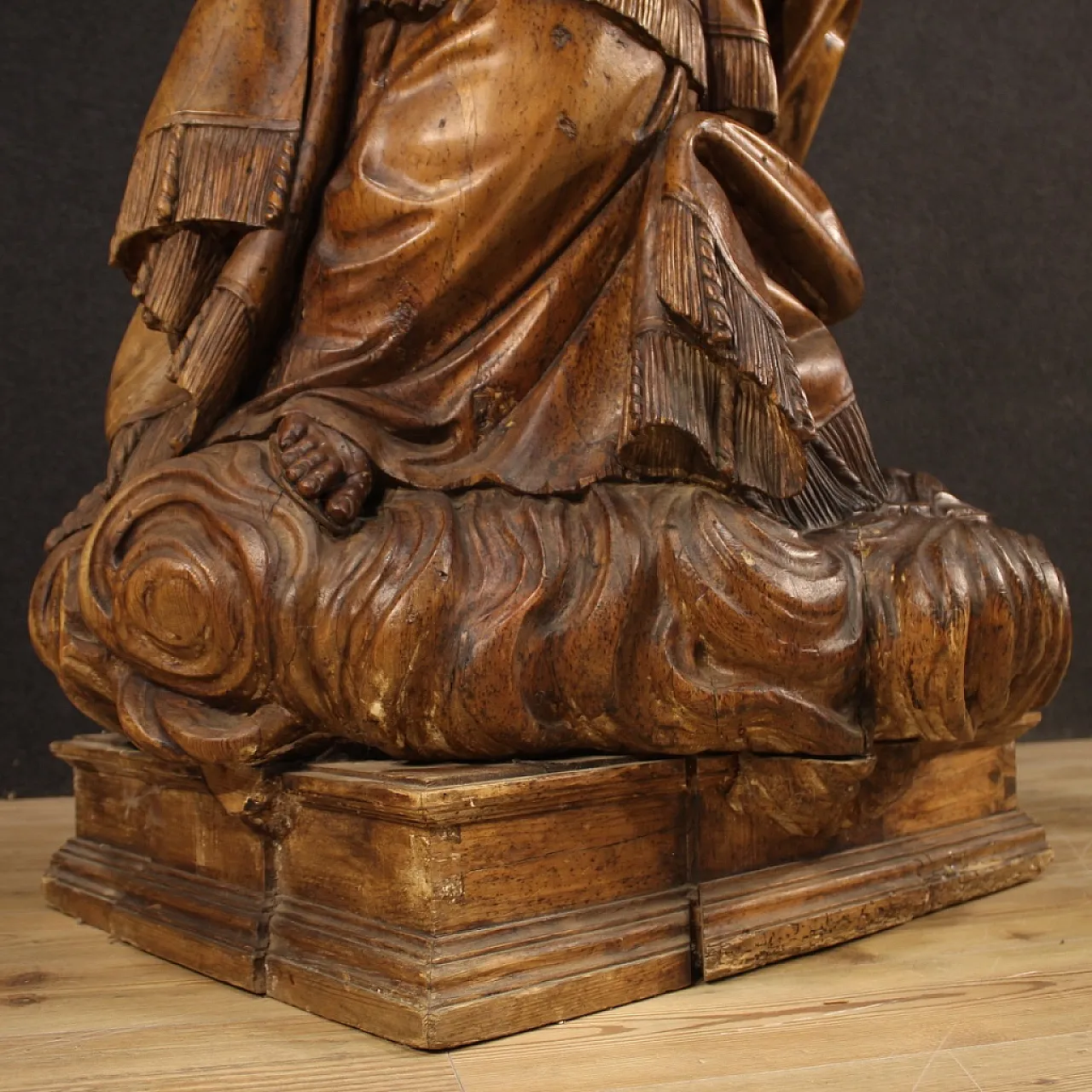 German devotional sculpture in carved wood, 18th century 12