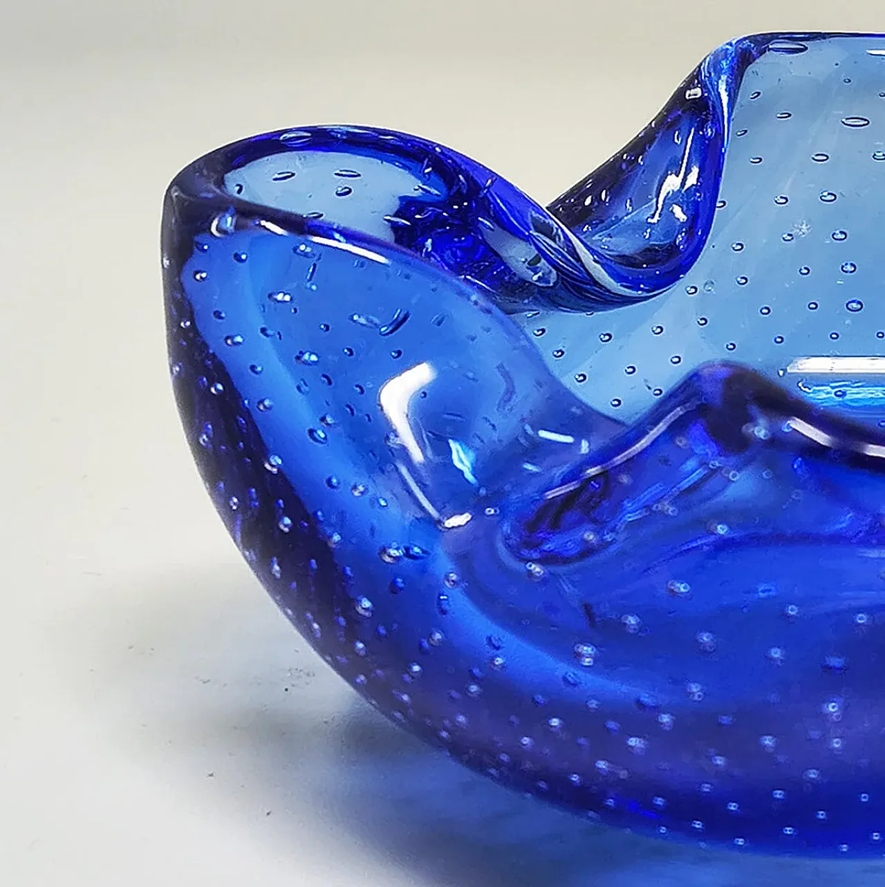 Mid-century ashtray in Bullicante Murano glass by Flavio Poli, 1960s 7
