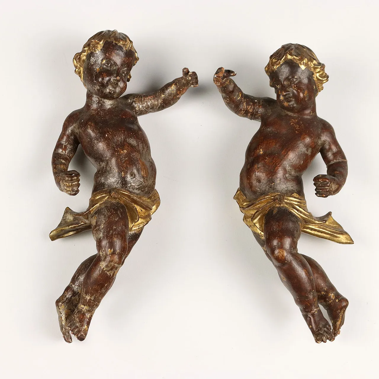 Pair of carved wooden putti, 19th century 1