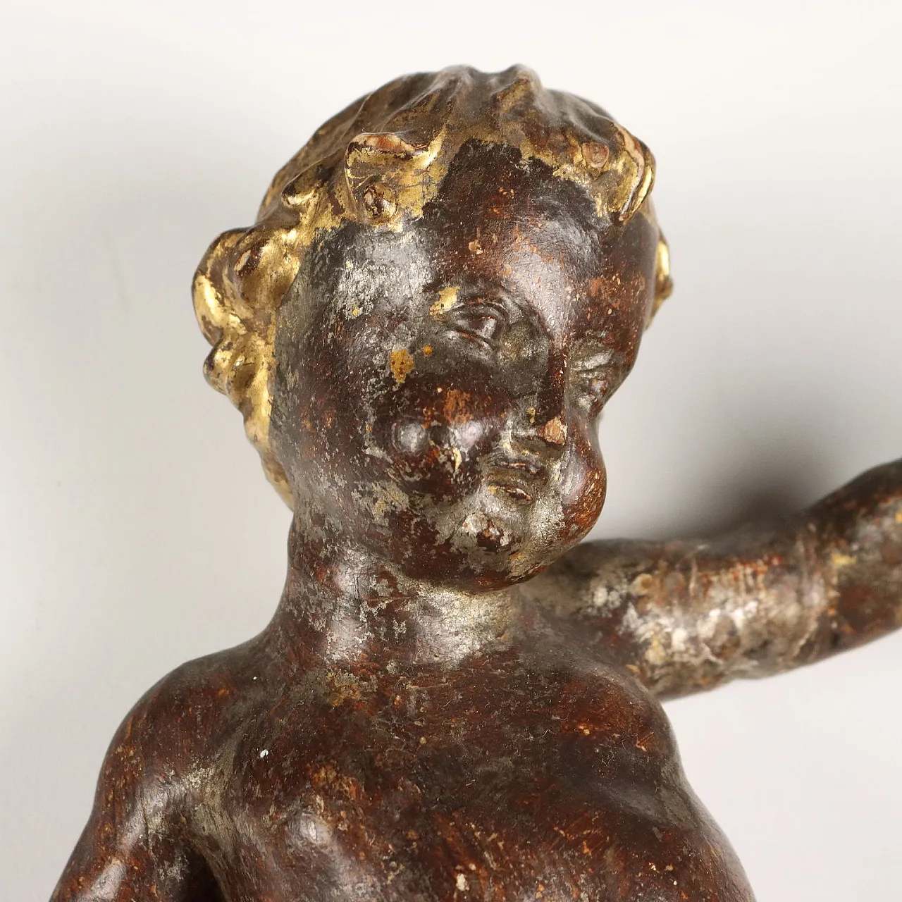 Pair of carved wooden putti, 19th century 4