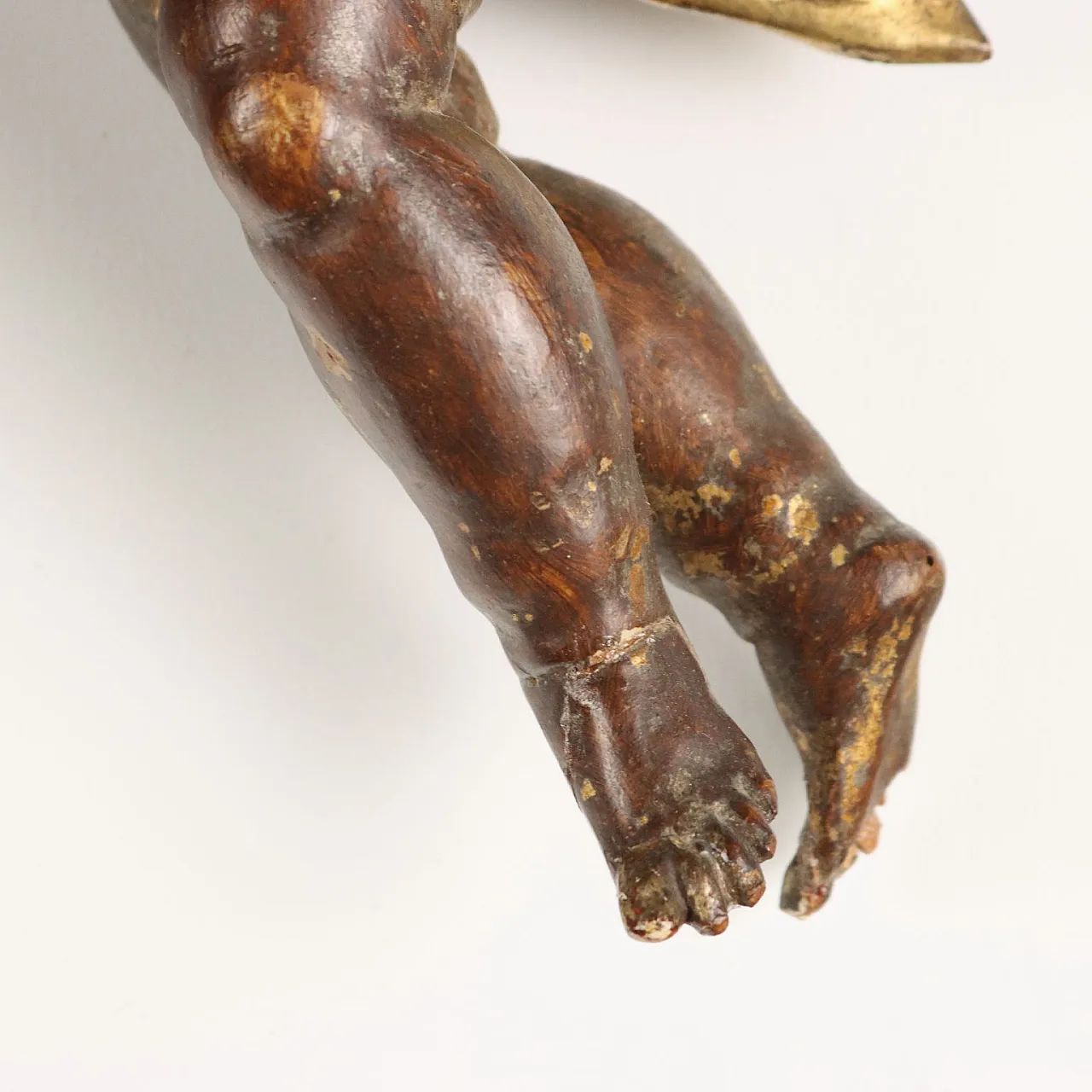 Pair of carved wooden putti, 19th century 7