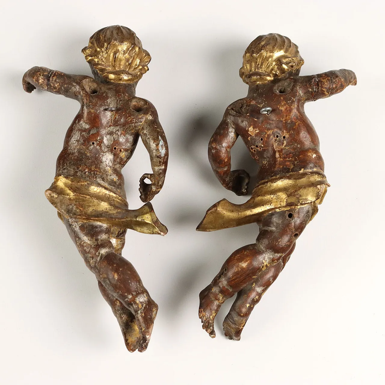 Pair of carved wooden putti, 19th century 10