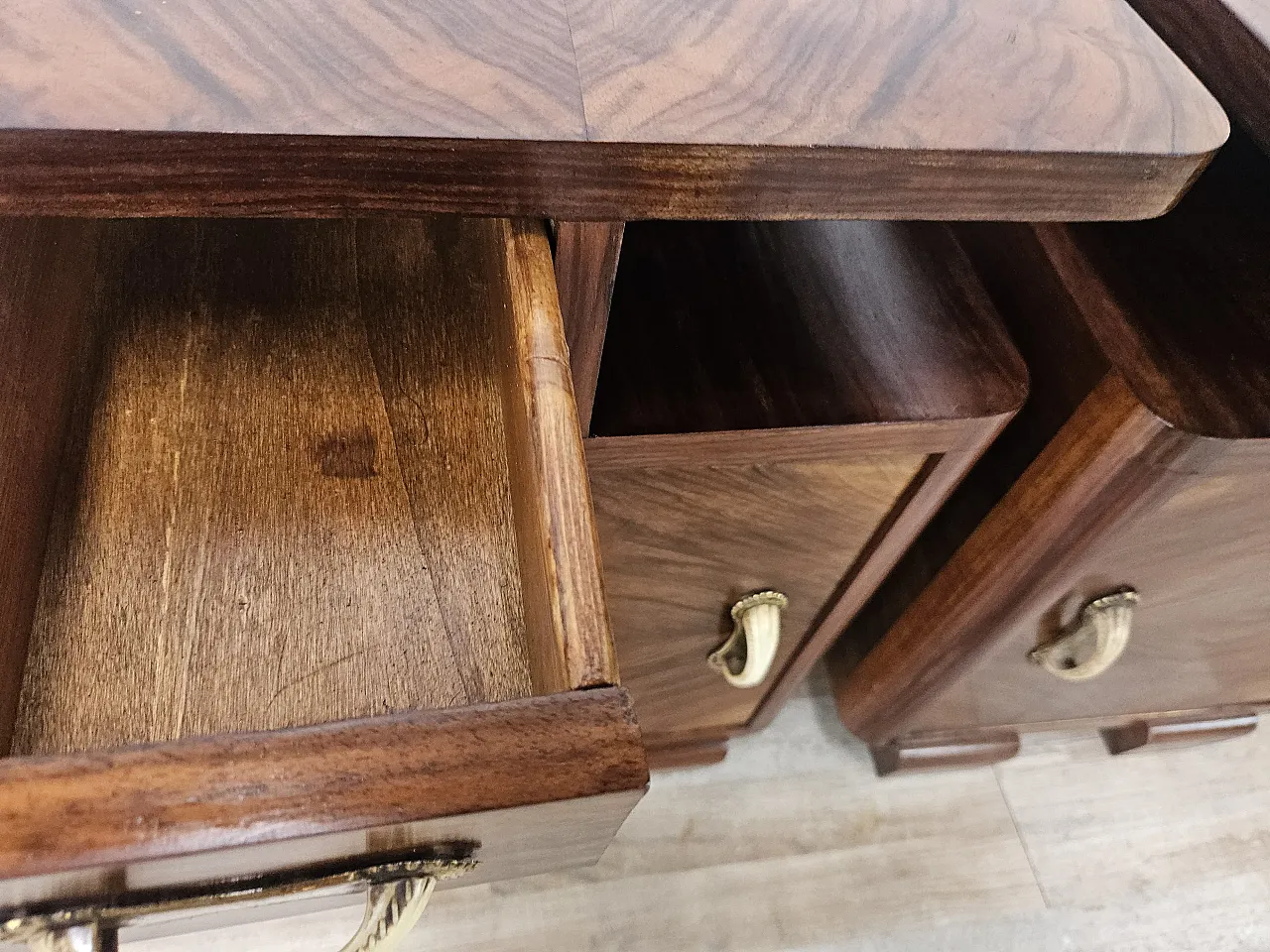 Comodini Art Decò in radica e bachelite, anni '50 9