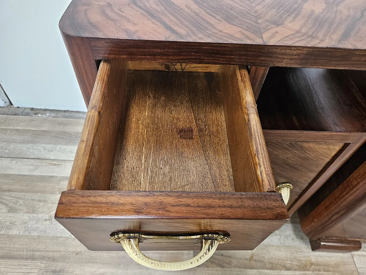 Comodini Art Decò in radica e bachelite, anni '50 10