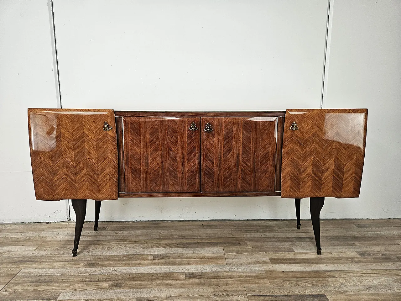 Credenza rivestita in mogano con piano in vetro, anni '70 1