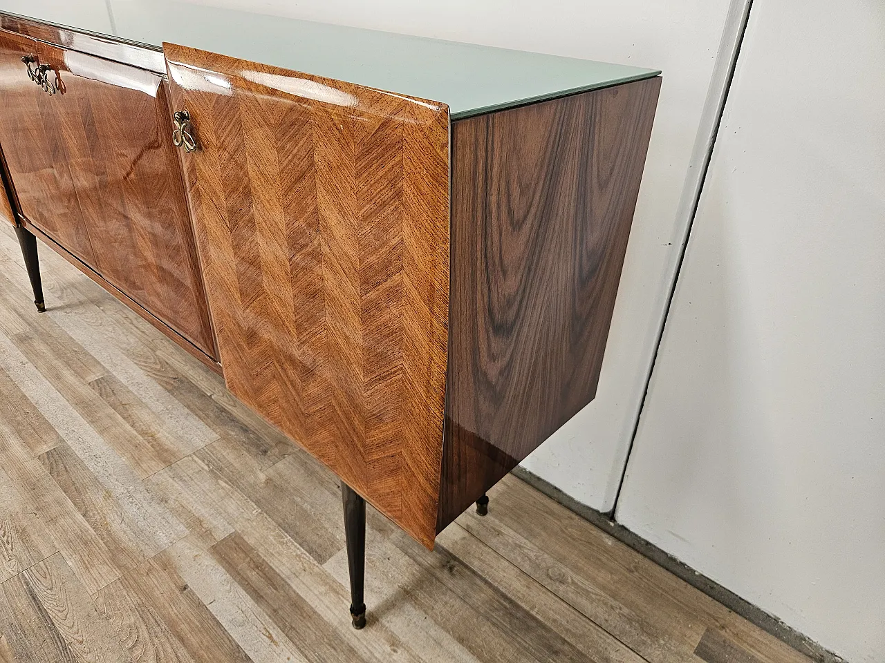 Credenza rivestita in mogano con piano in vetro, anni '70 2
