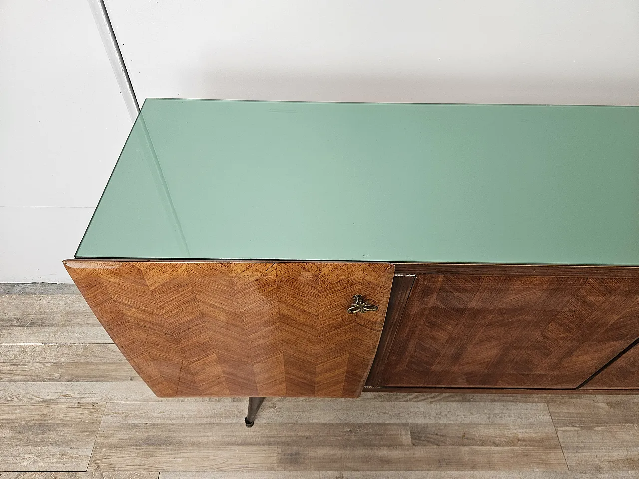 Credenza rivestita in mogano con piano in vetro, anni '70 4