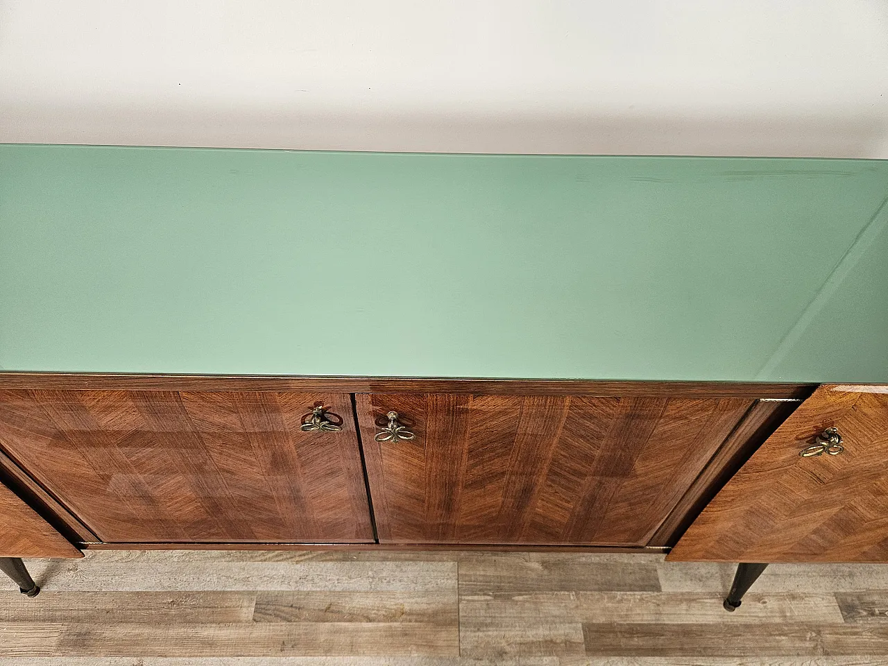 Credenza rivestita in mogano con piano in vetro, anni '70 5