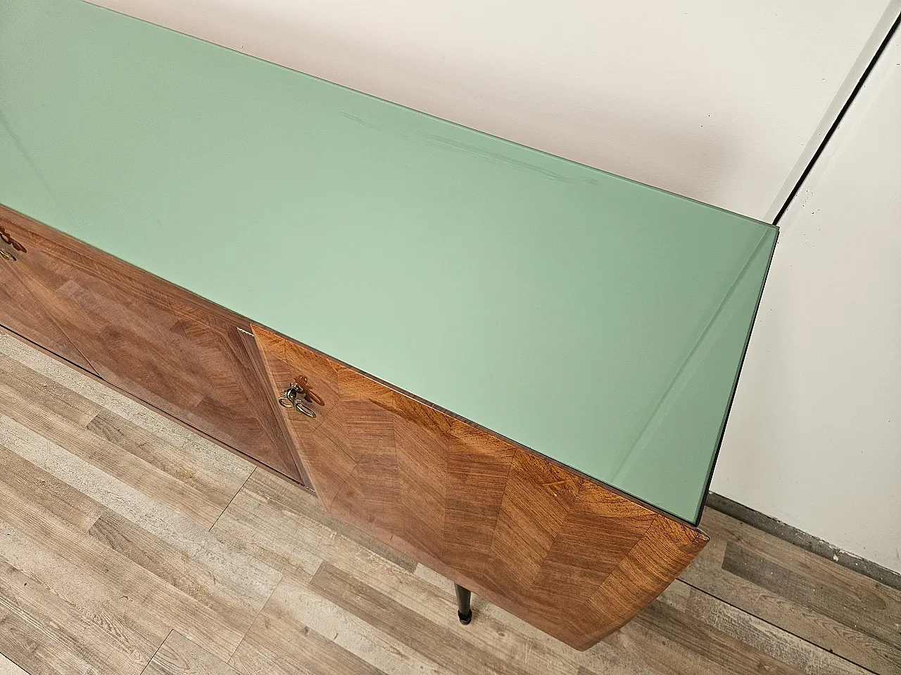 Credenza rivestita in mogano con piano in vetro, anni '70 6