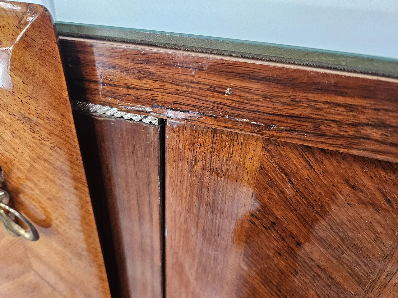Credenza rivestita in mogano con piano in vetro, anni '70 10