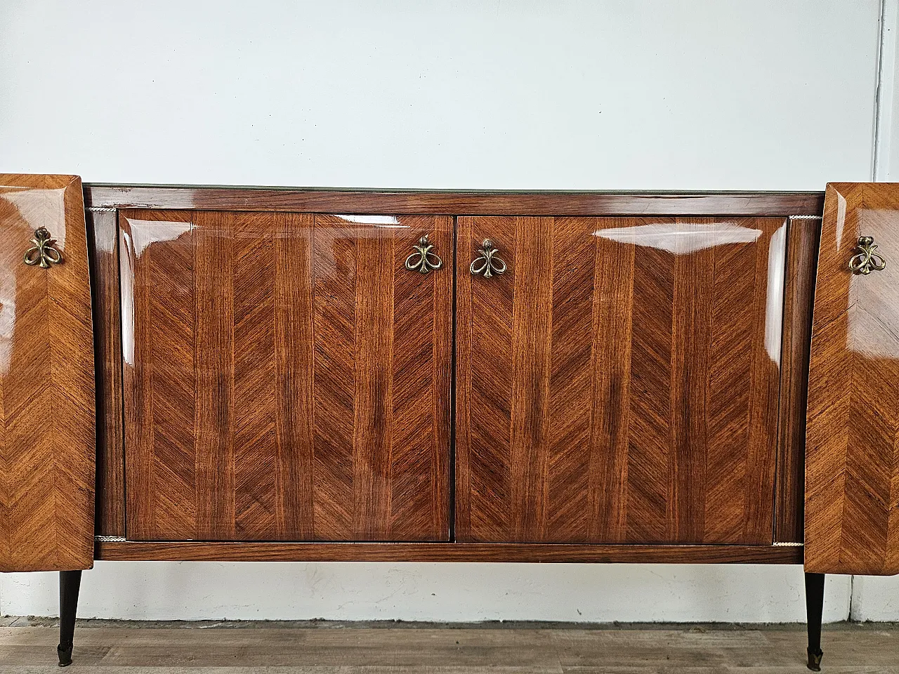Credenza rivestita in mogano con piano in vetro, anni '70 11