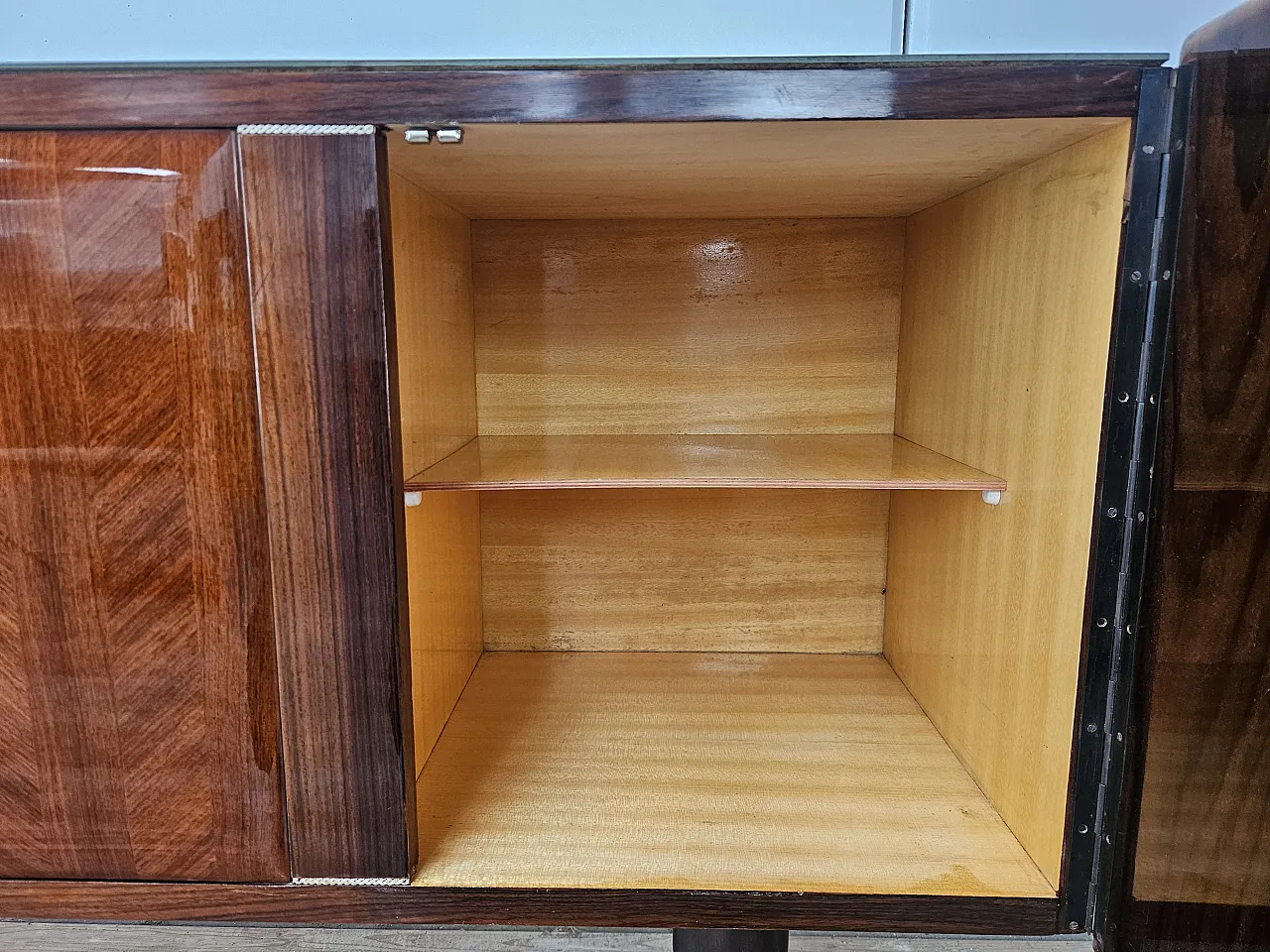 Credenza rivestita in mogano con piano in vetro, anni '70 14