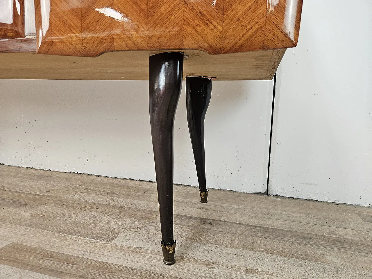 Credenza rivestita in mogano con piano in vetro, anni '70 18