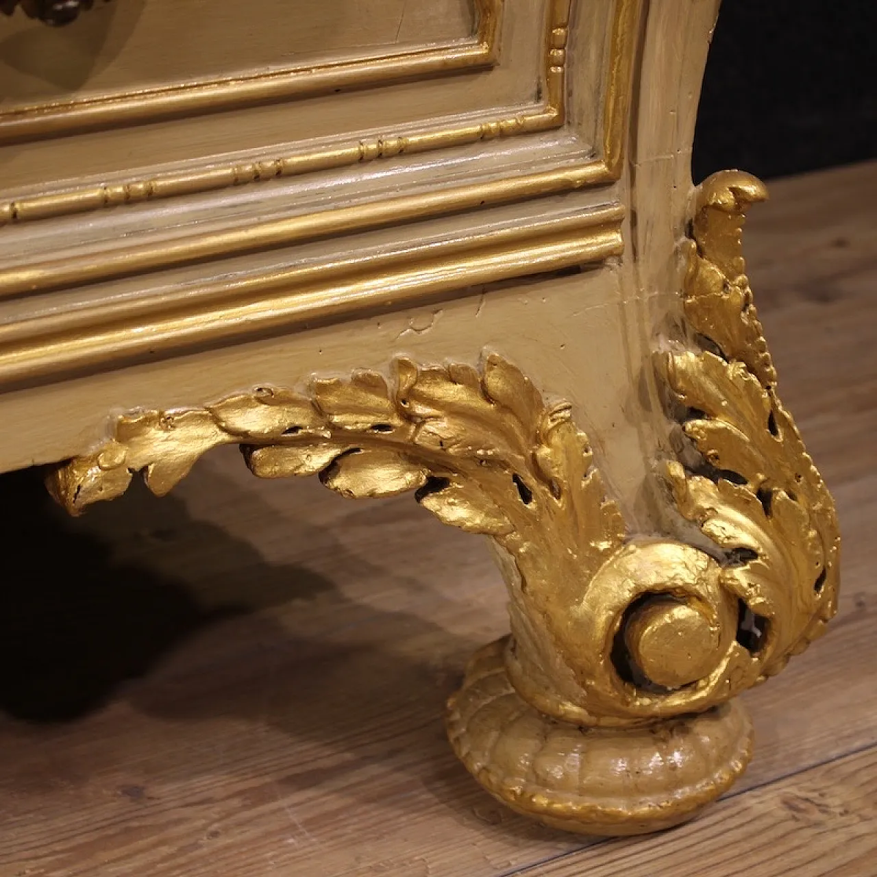 Lacquered and gilded chest of drawers, 20th century 8
