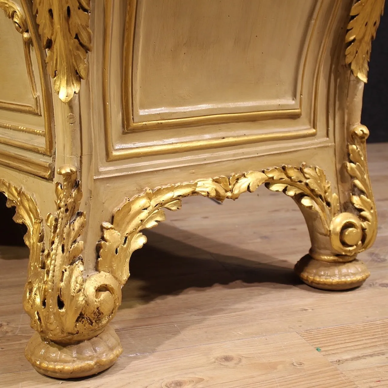 Lacquered and gilded chest of drawers, 20th century 15