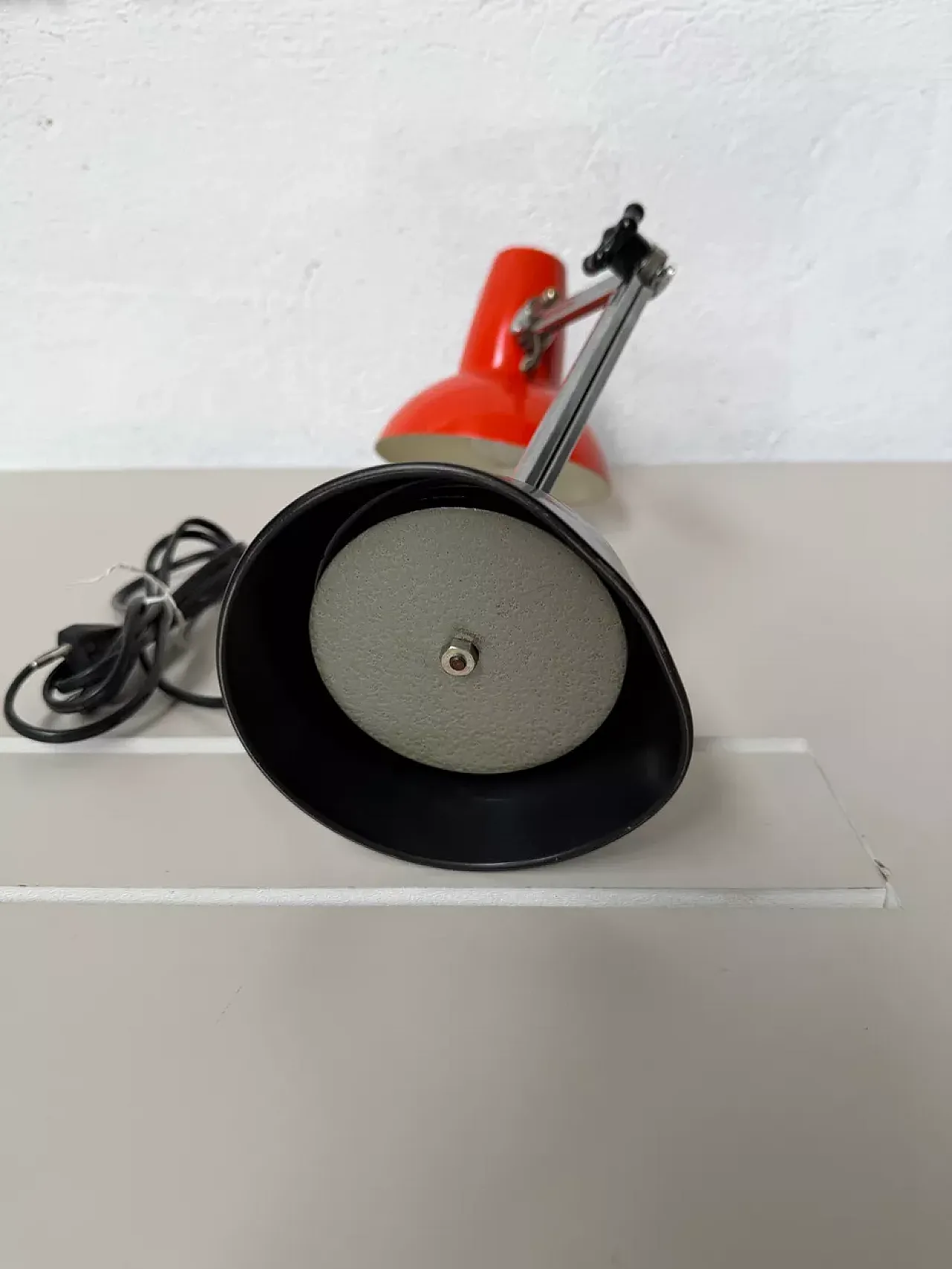 Lampada da scrivania in metallo nero e arancione, anni '70 8