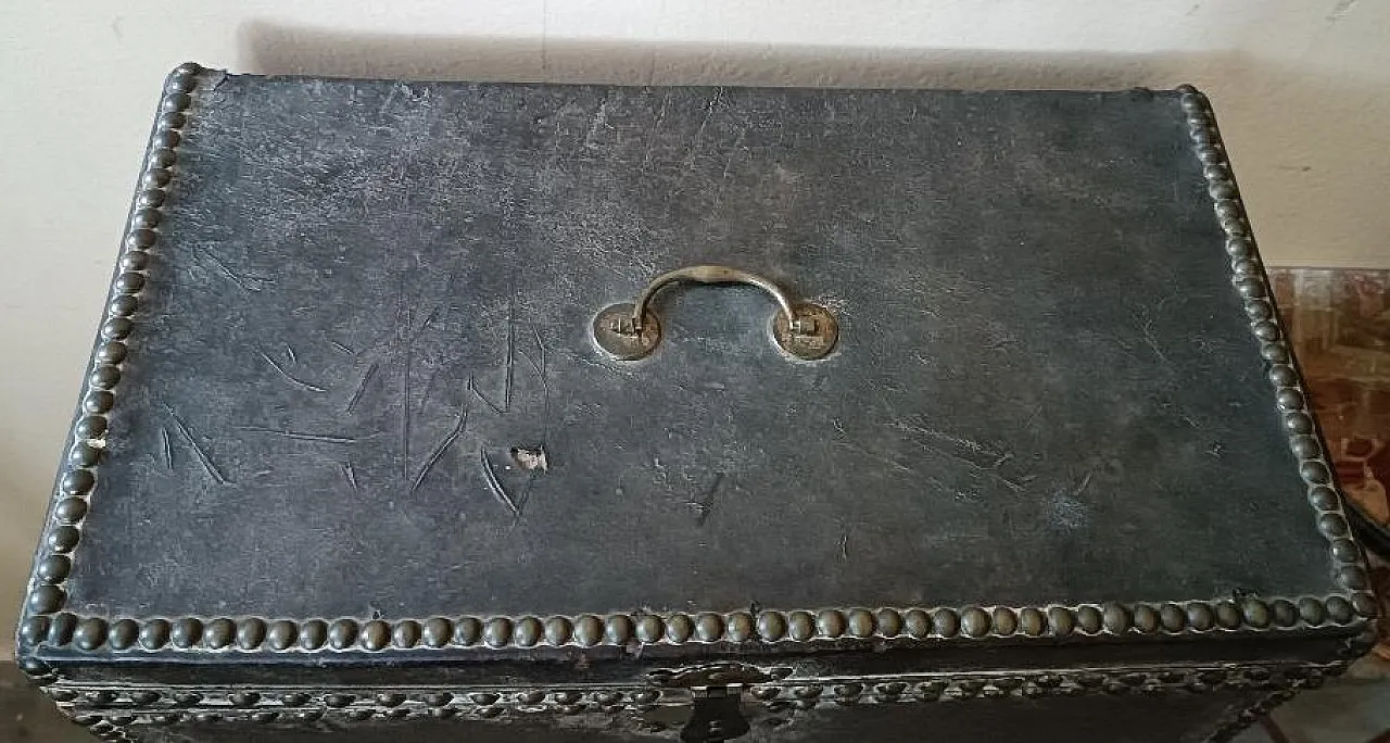 Leather-covered wooden trunk decorated with brass studs, 17th century 3