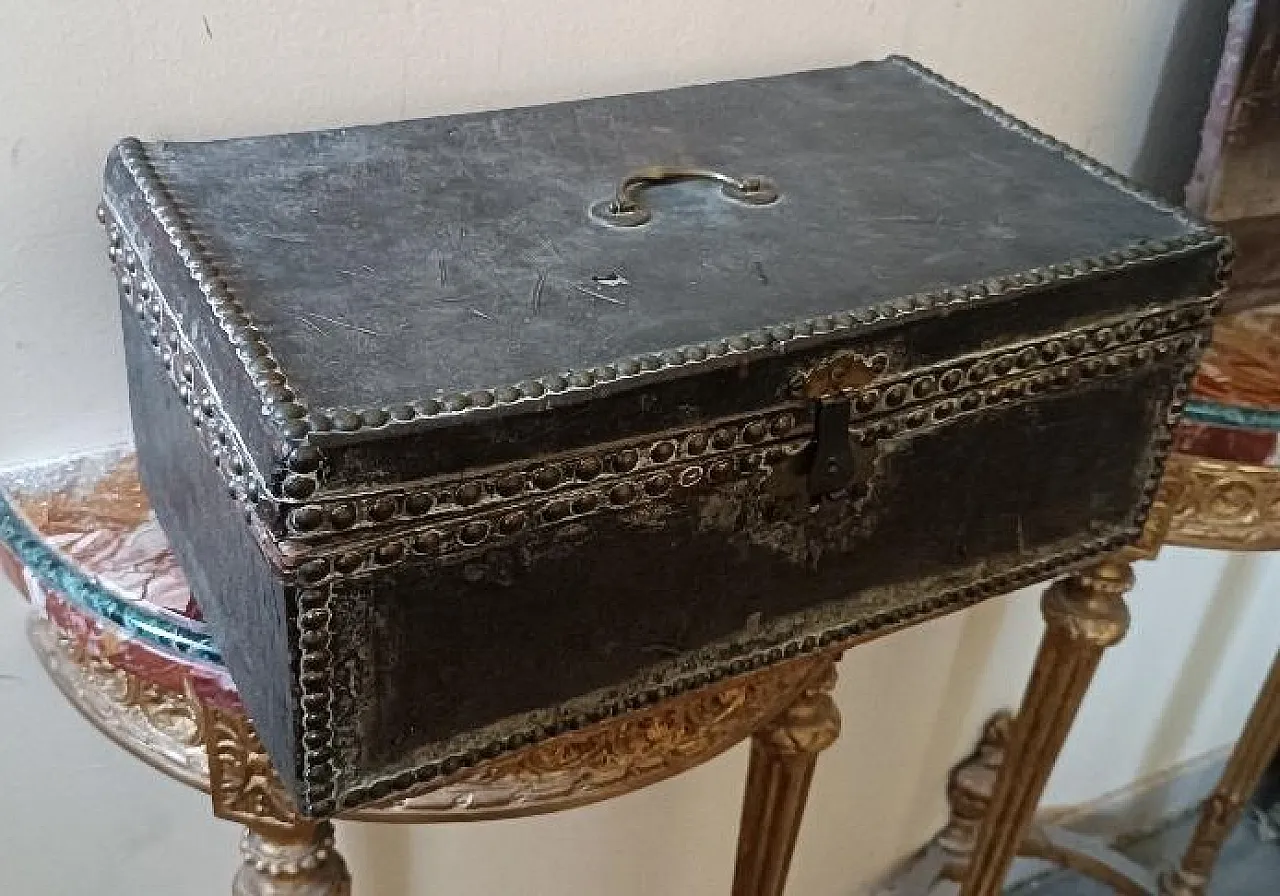 Leather-covered wooden trunk decorated with brass studs, 17th century 9