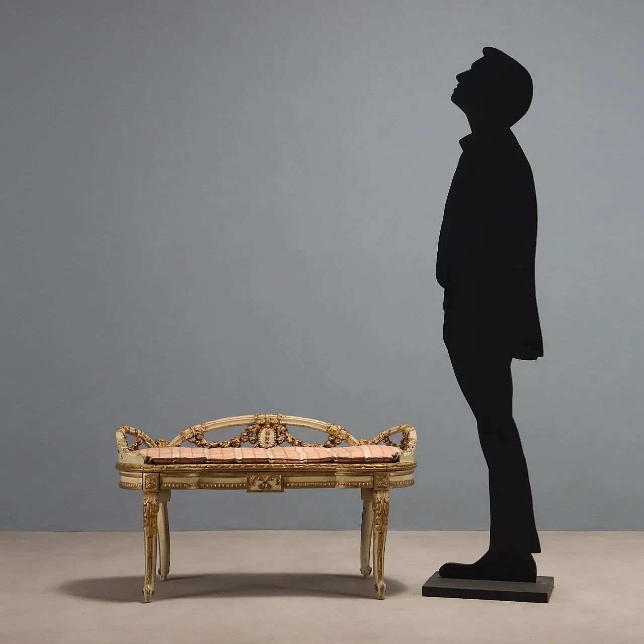 Neoclassical style in carved, lacquered and gilded bench, 19th century 3