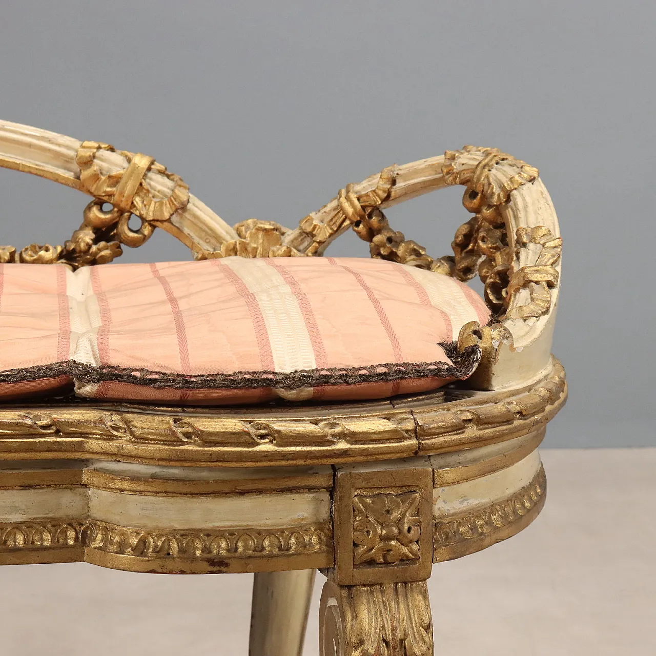 Neoclassical style in carved, lacquered and gilded bench, 19th century 4