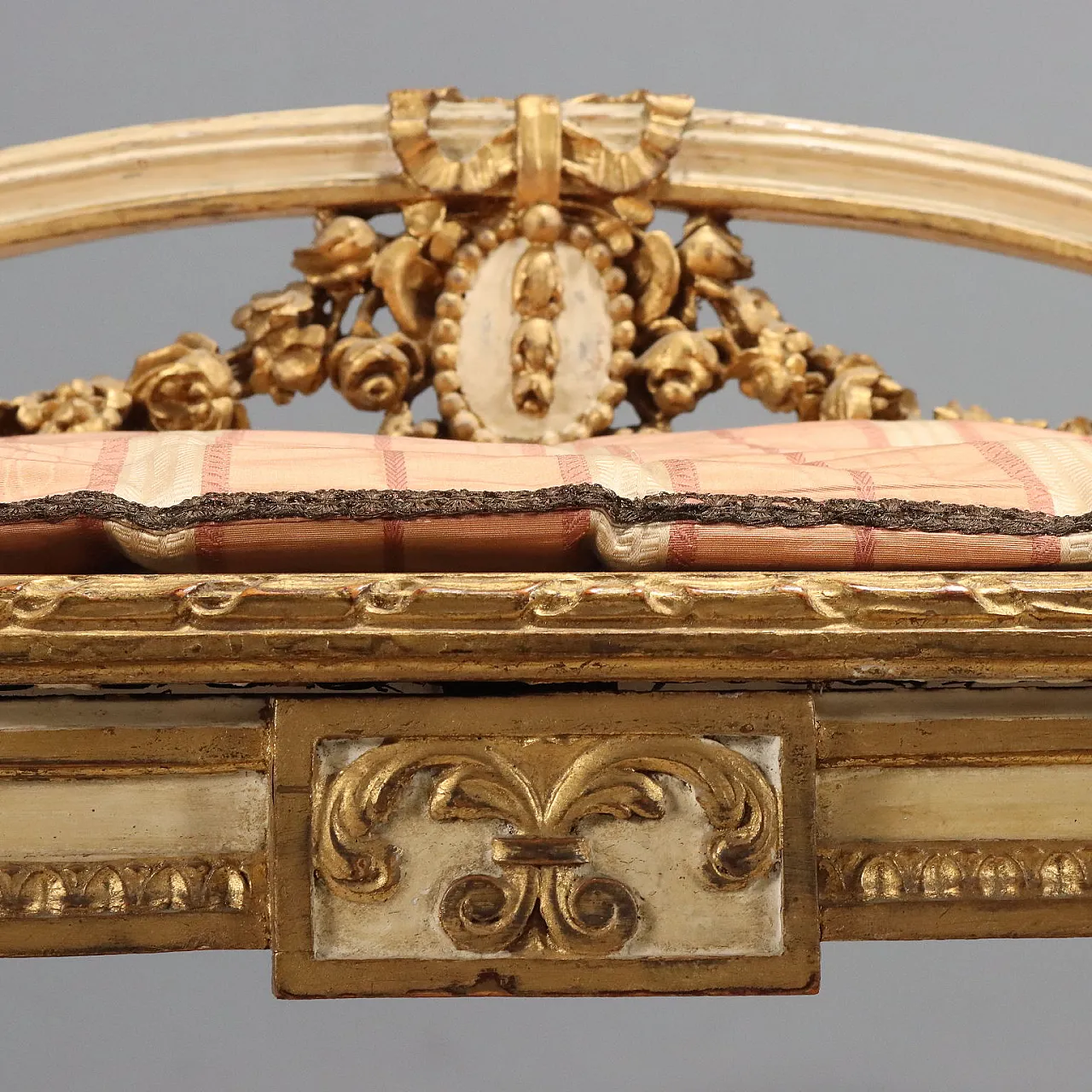 Neoclassical style in carved, lacquered and gilded bench, 19th century 6