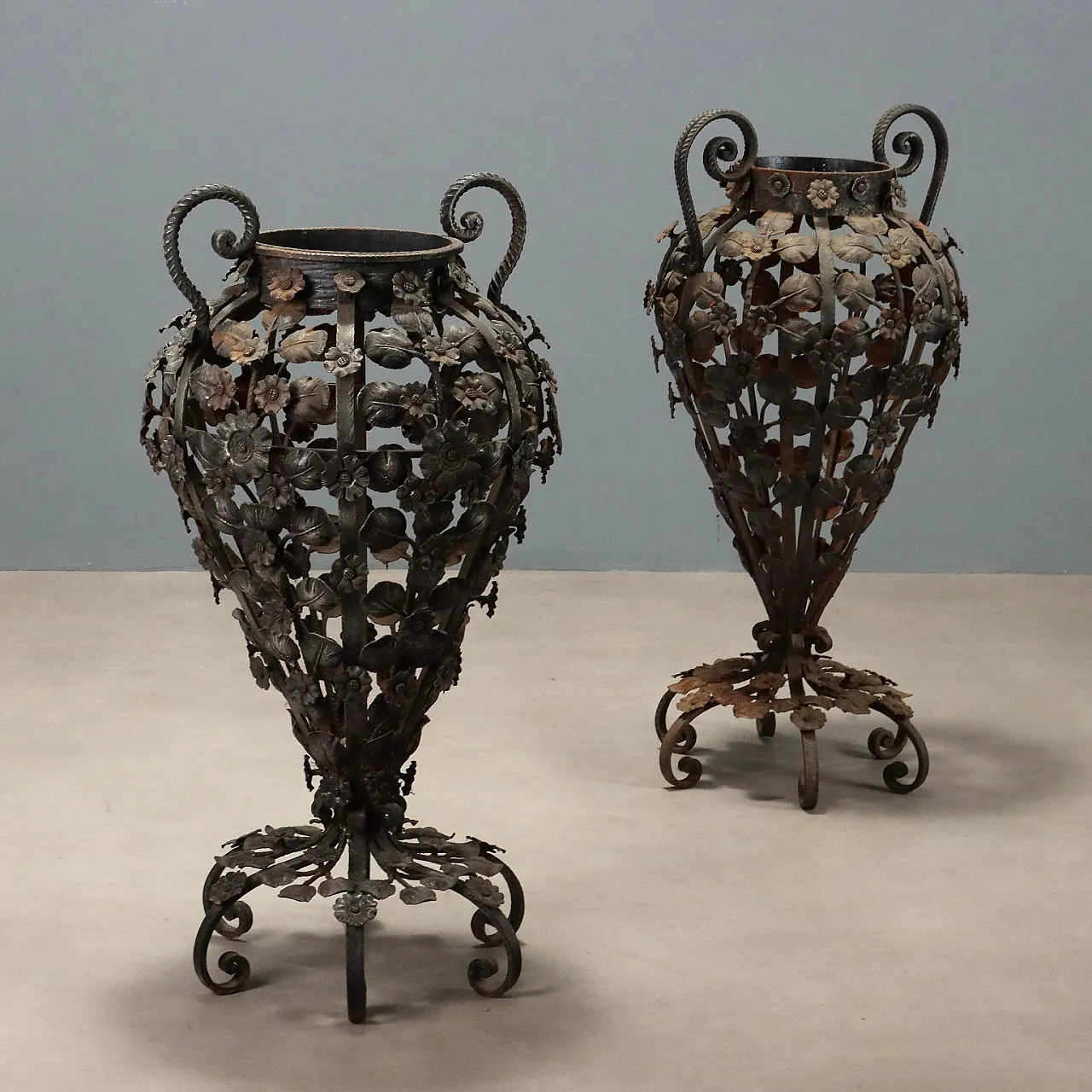 Pair of wrought iron planters, 20th century 1
