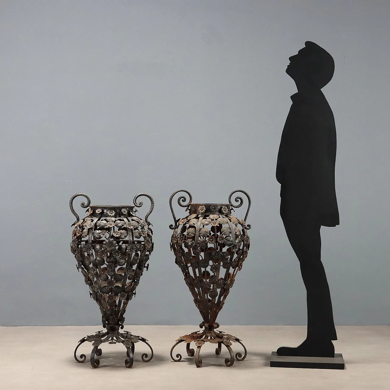Pair of wrought iron planters, 20th century 2
