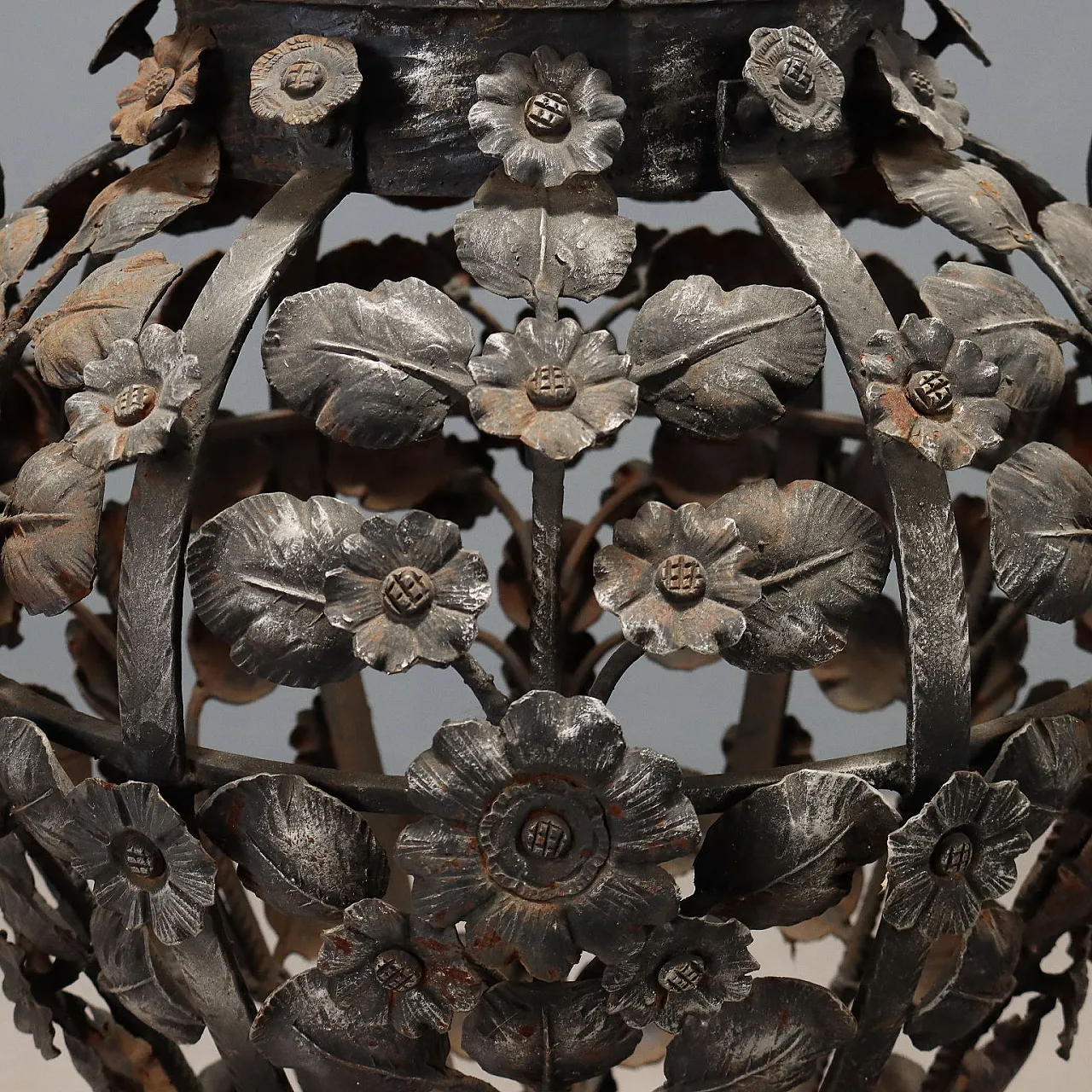 Pair of wrought iron planters, 20th century 4