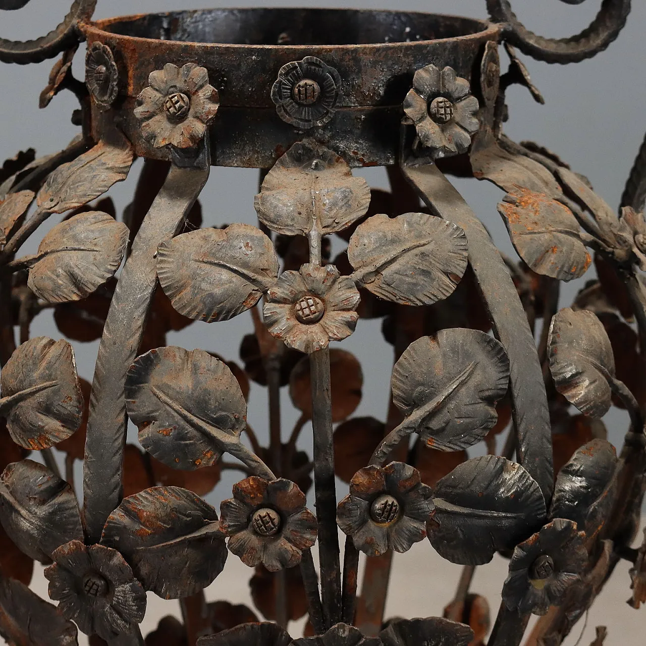 Pair of wrought iron planters, 20th century 5