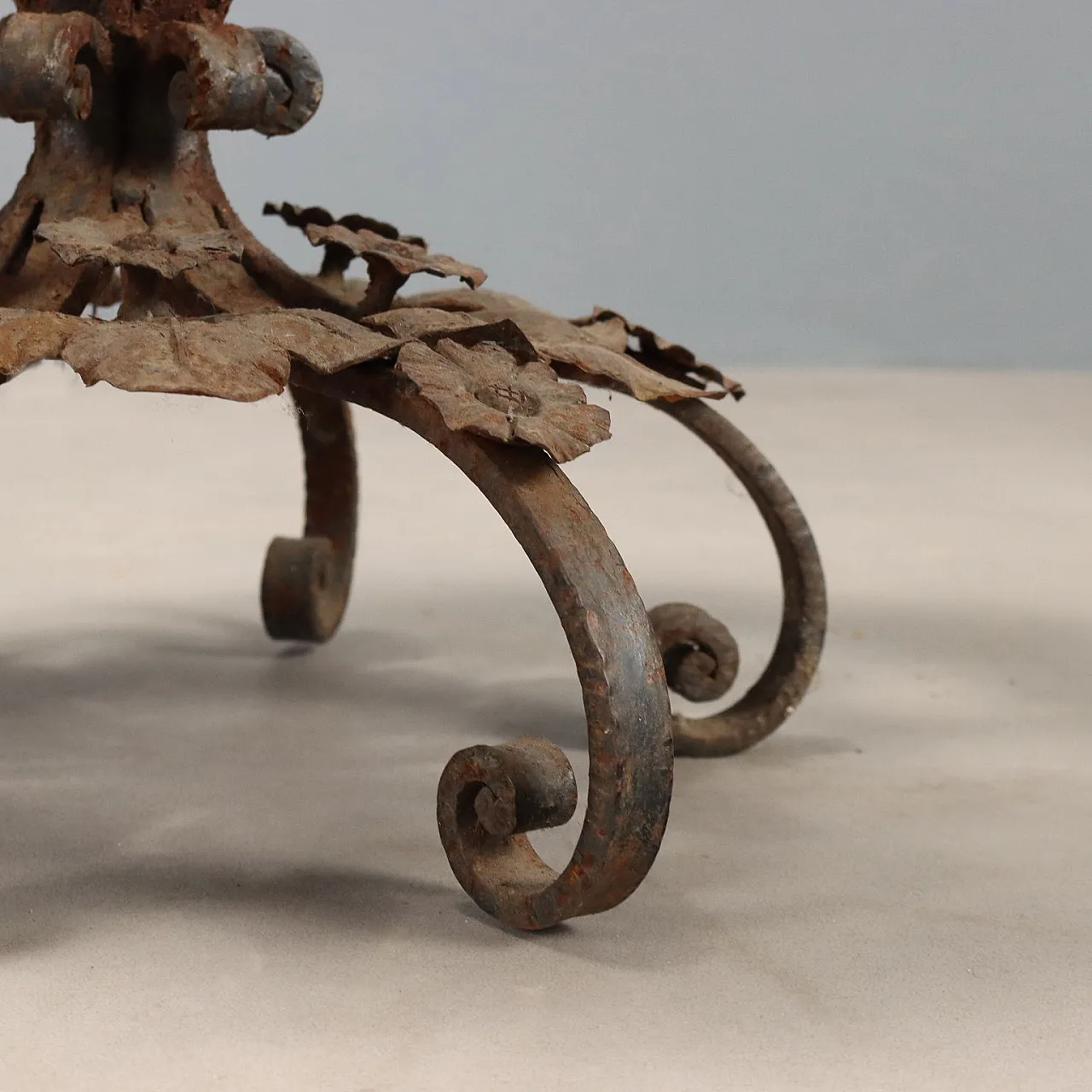 Pair of wrought iron planters, 20th century 9