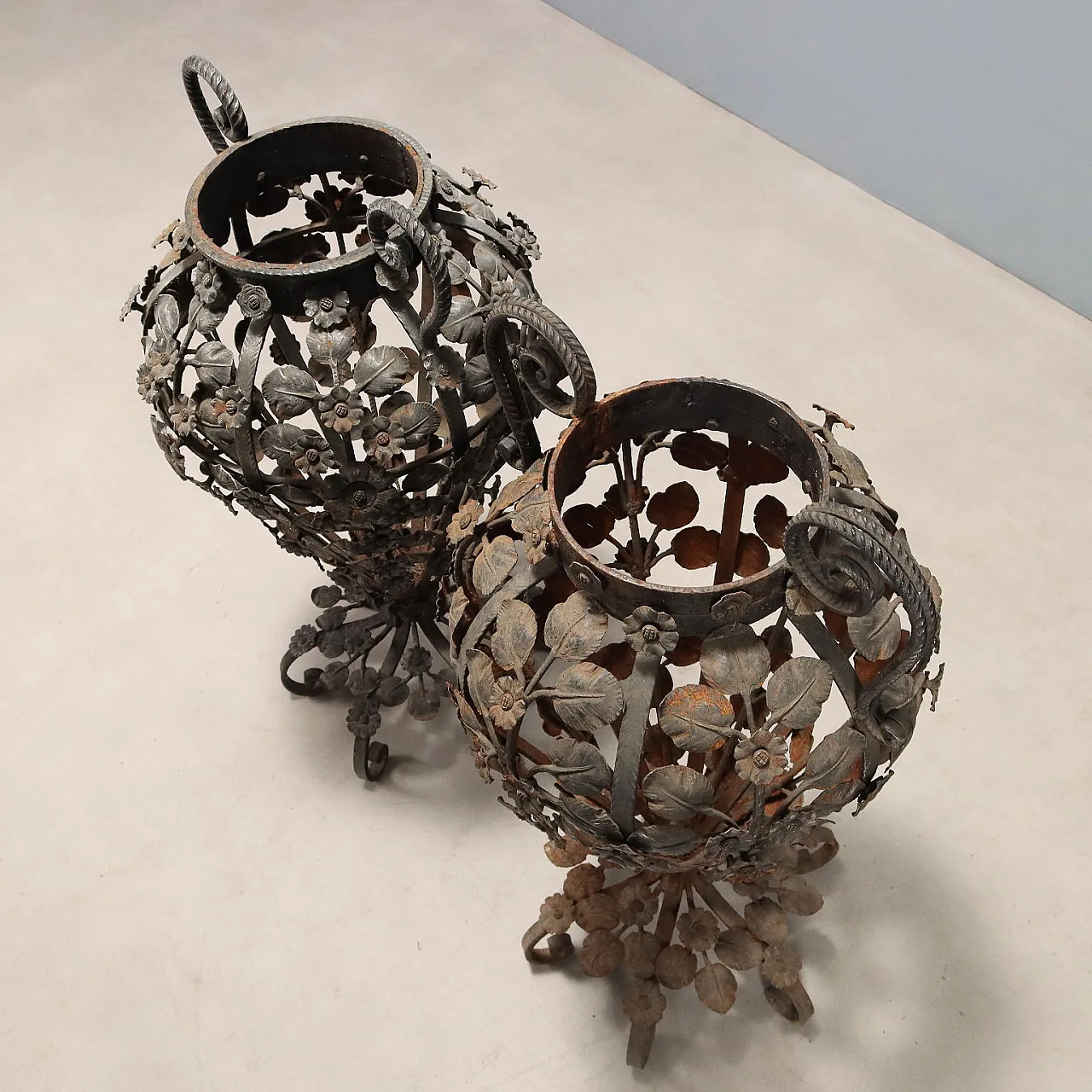 Pair of wrought iron planters, 20th century 10