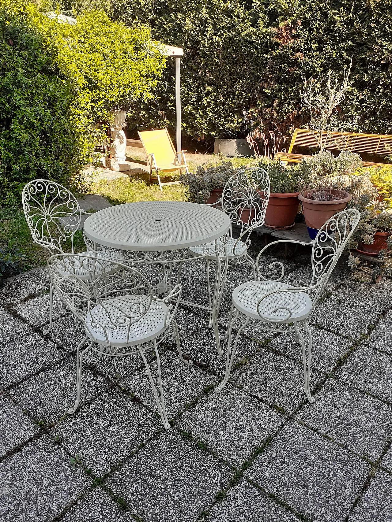 Tavolo da giardino in ferro con 4 sedie, anni '60 2
