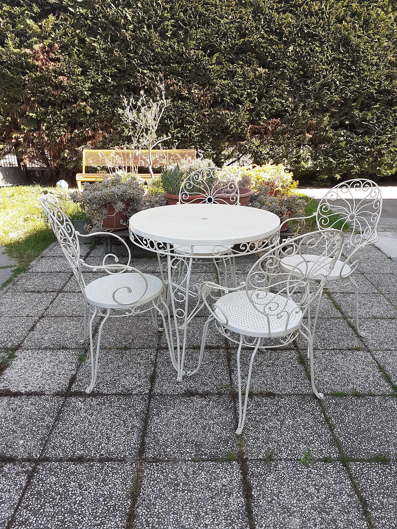 Tavolo da giardino in ferro con 4 sedie, anni '60 10