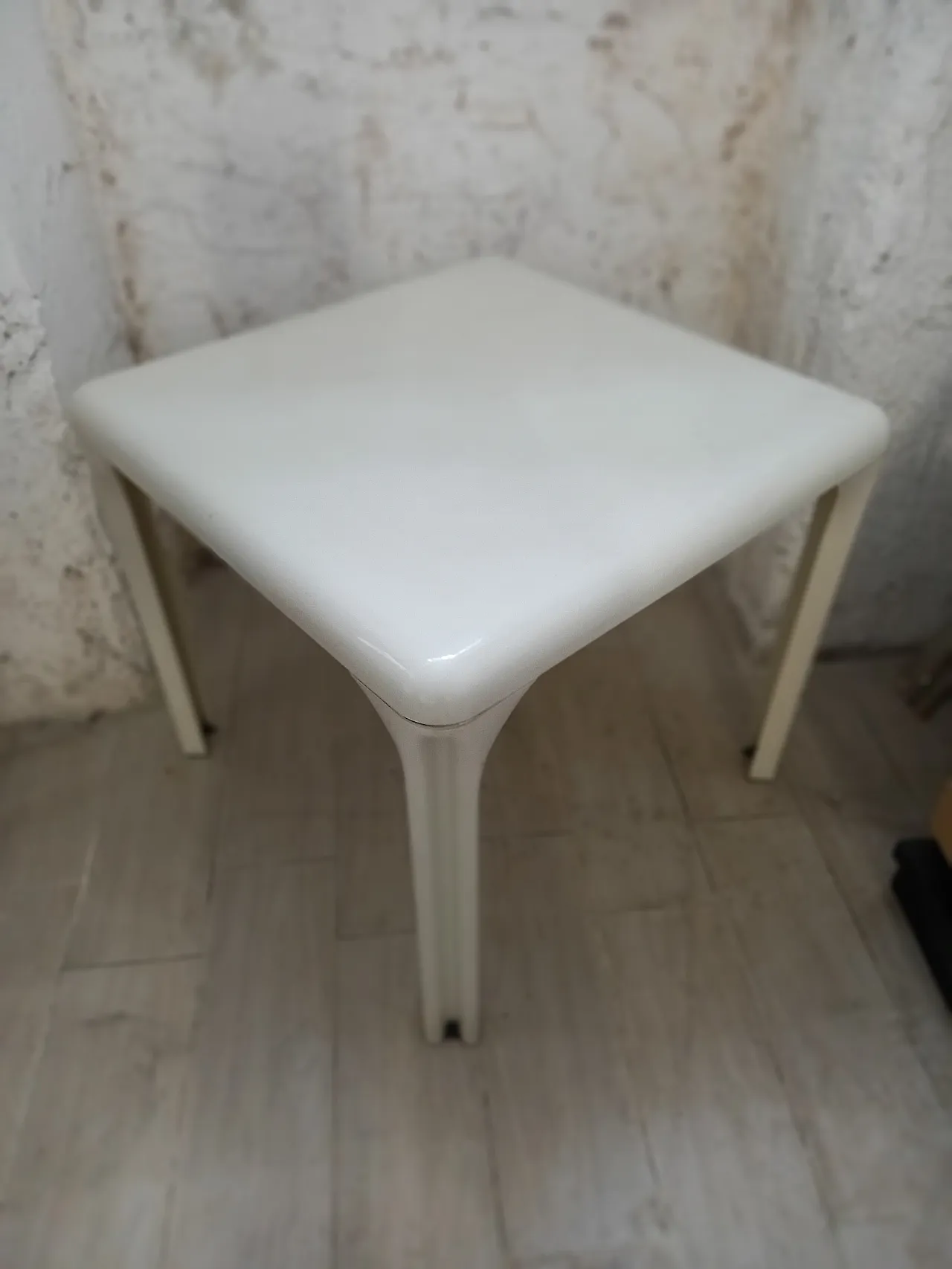 White Stadio 80 table by Artemide, late 20th century 1