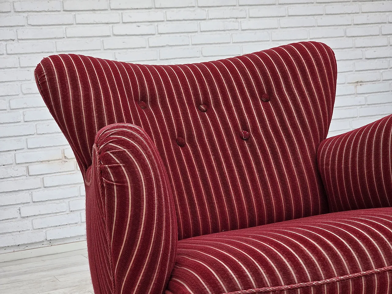 Anni '60, poltrona danese, mobili in lana a righe rosse, gambe in legno di quercia. 7