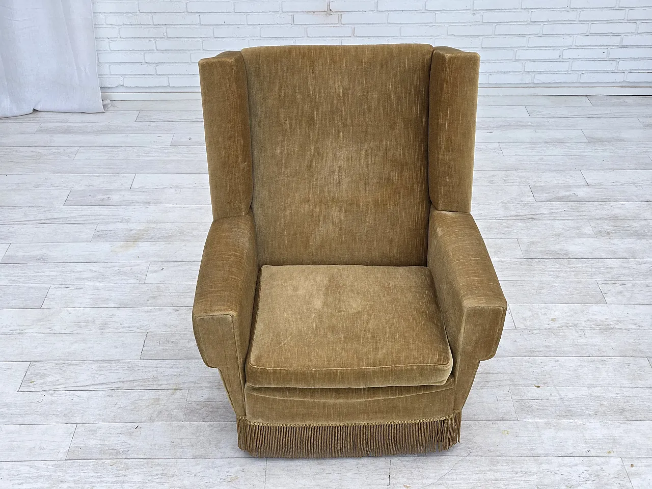 Anni '70, poltrona danese con schienale alto, velluto per mobili giallo miele. 3