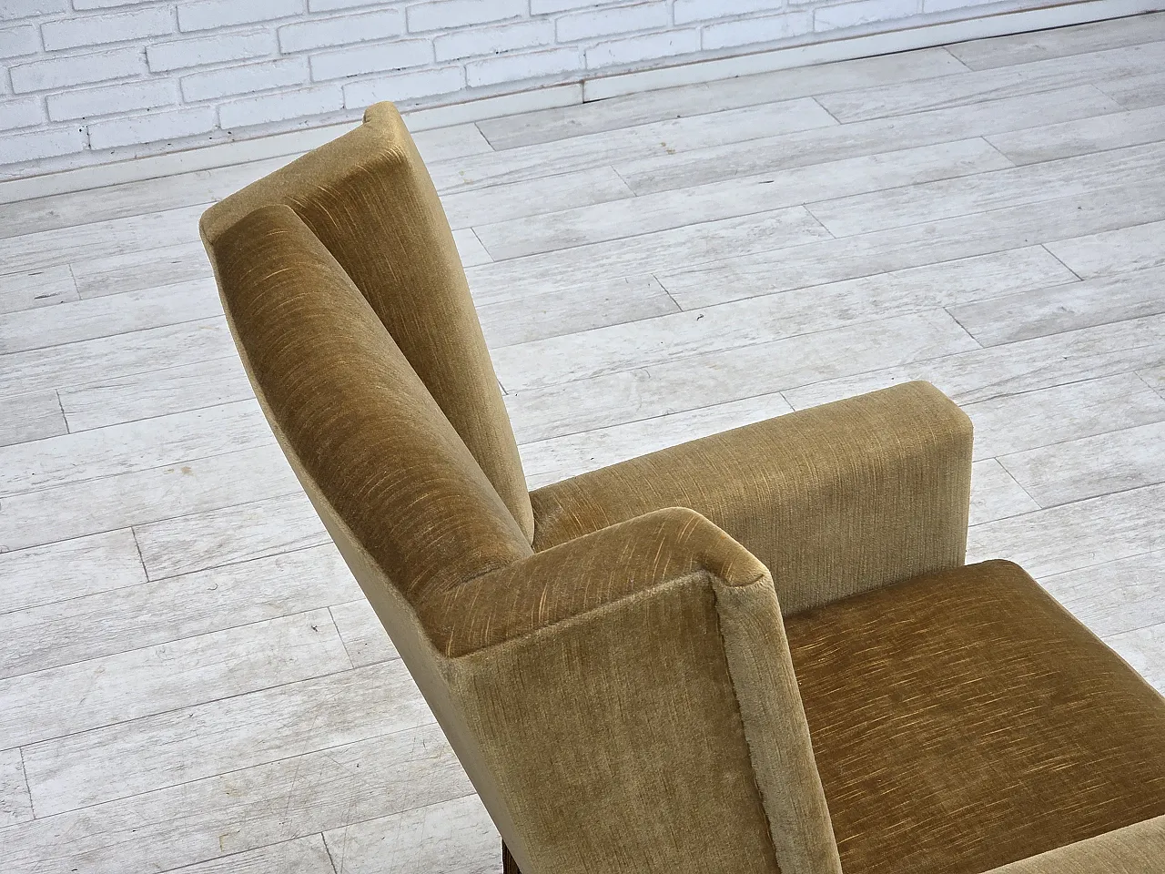 Anni '70, poltrona danese con schienale alto, velluto per mobili giallo miele. 11