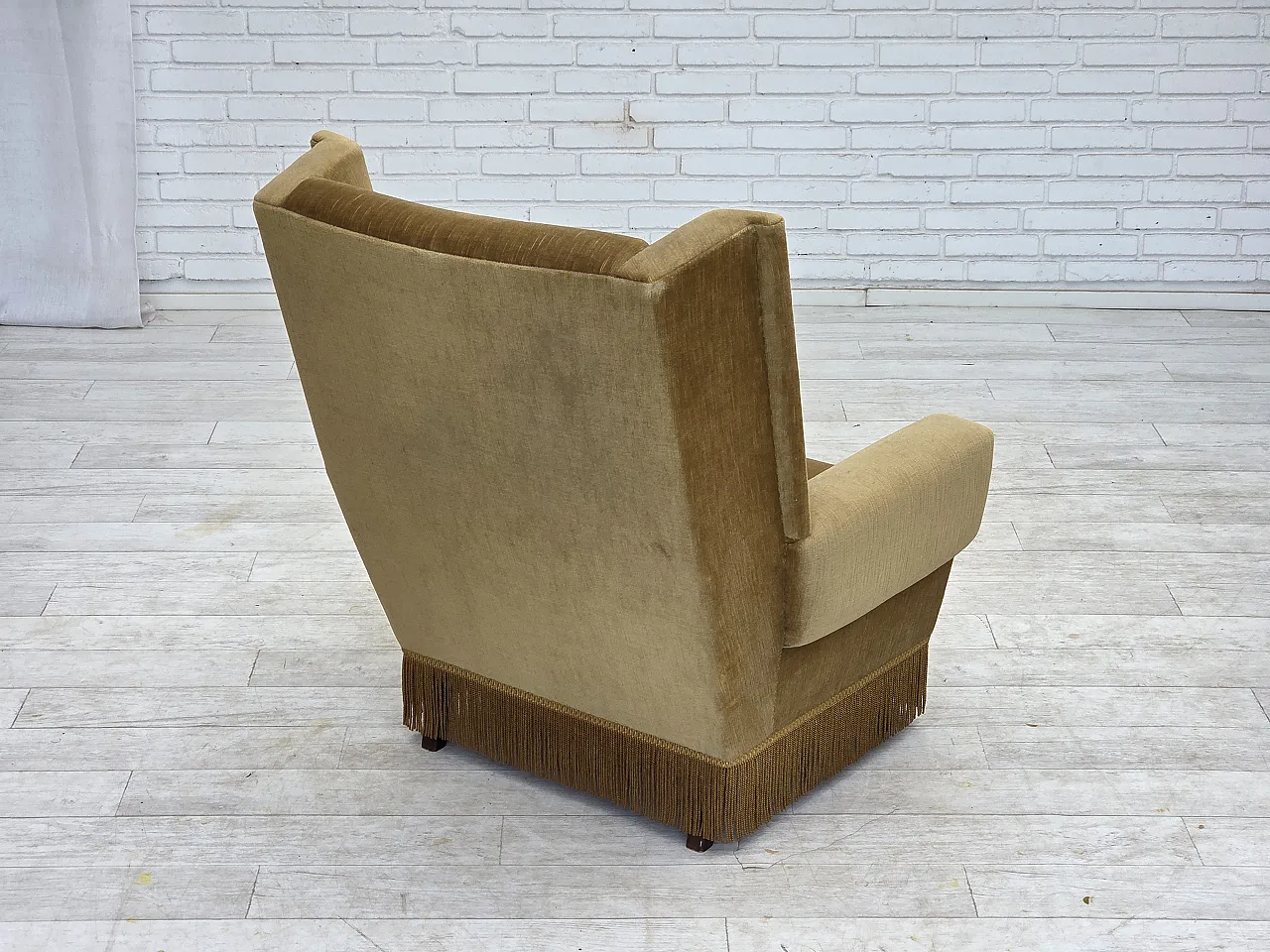 Anni '70, poltrona danese con schienale alto, velluto per mobili giallo miele. 13
