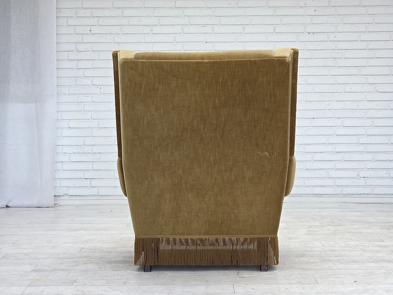 Anni '70, poltrona danese con schienale alto, velluto per mobili giallo miele. 15
